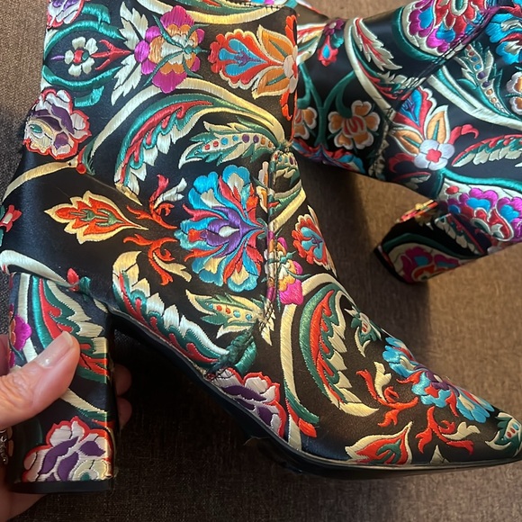 Gorgeous EMBROIDERED CHUNKY HEEL BOOTS - Picture 3 of 17